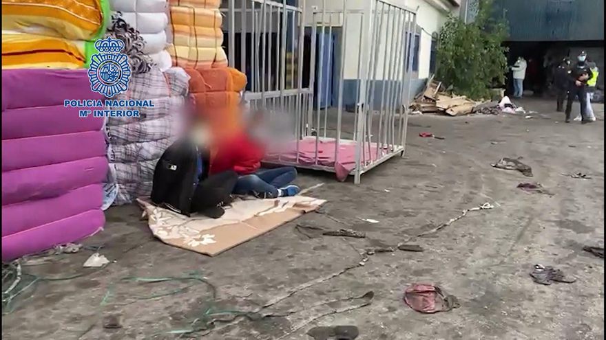 La nave donde M. y sus hijos almacenaban y preparaban la ropa antes de mandarla al continente africano