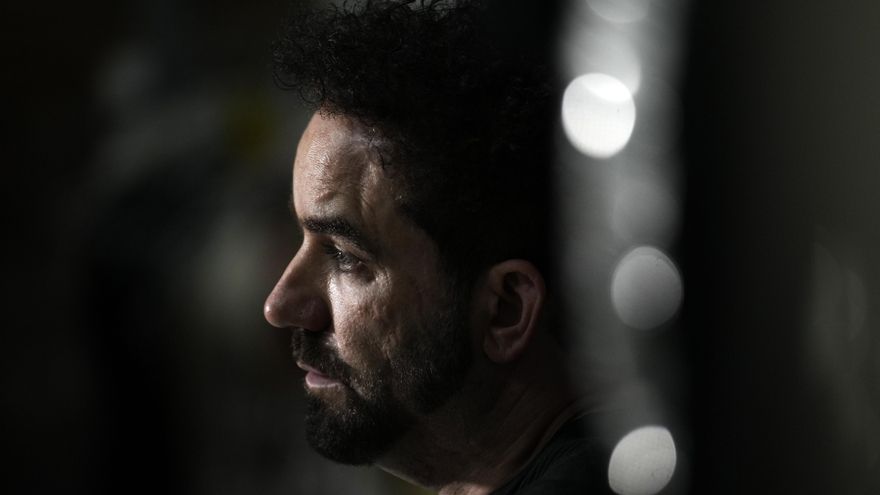 Los secretos del vestuario de Melody: 100 metros de organdí negro y un experto en pedrería