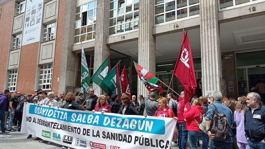 Los sindicatos de la Sanidad pública vasca muestran su fuerza con dos huelgas en plena campaña electoral