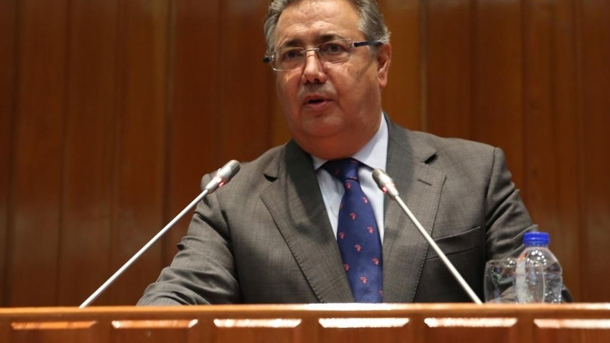 Zoido: Los inmigrantes han dormido "con calefacción" en Archidona y con el PSOE se les trasladó a comisarías