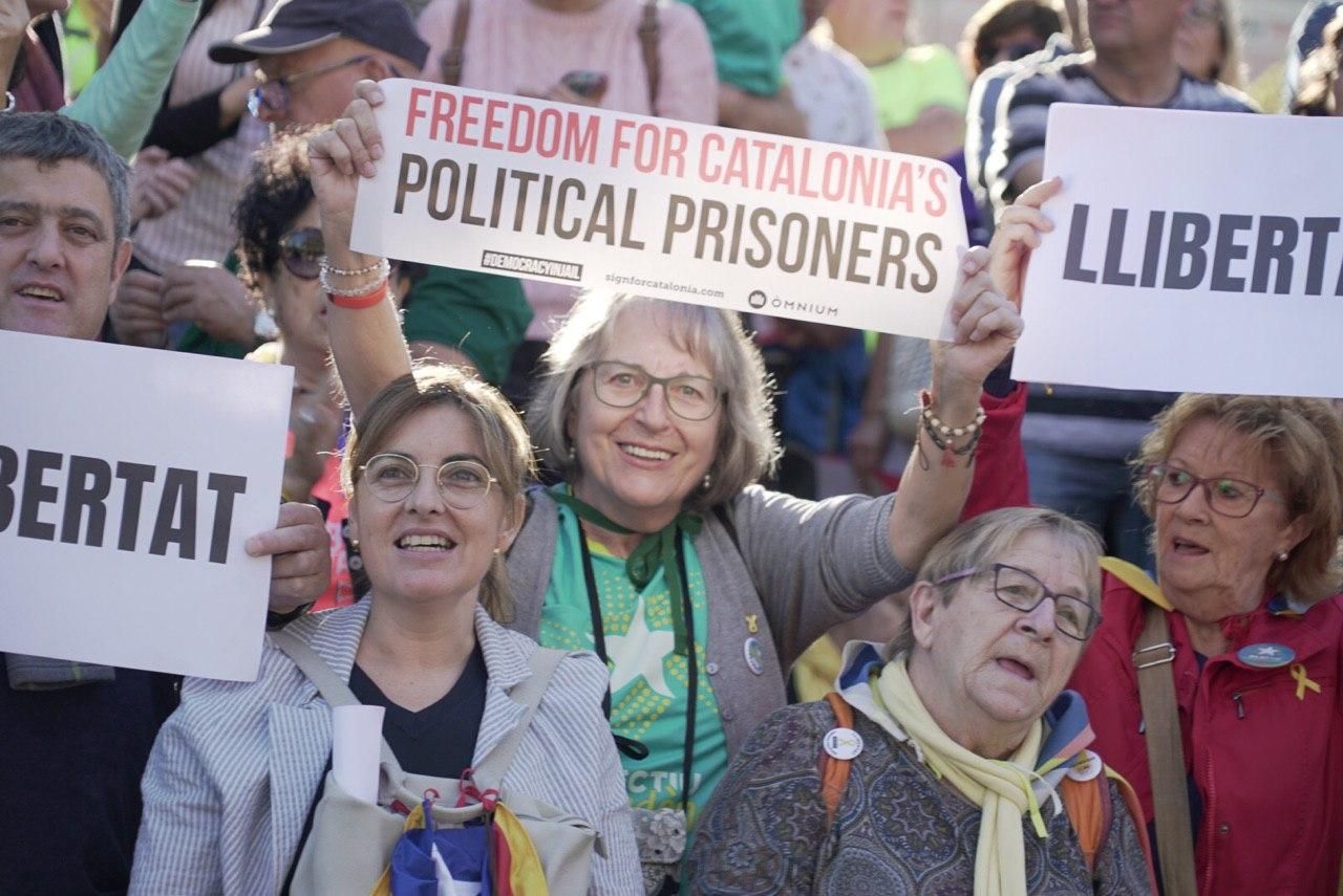 Manifestantes piden la libertad de los políticos del procés encarcelados