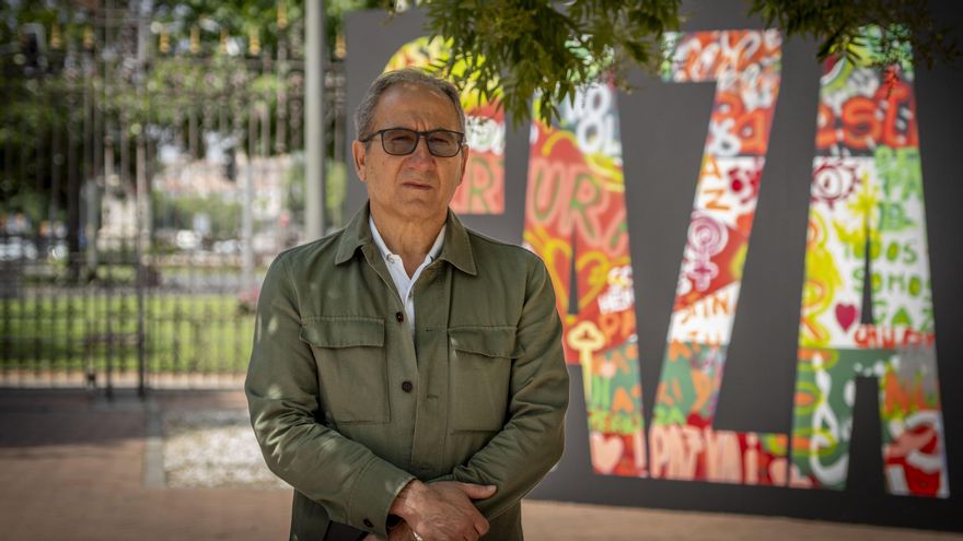 Najib Abu-Warda en el jardín de Casa Árabe en Madrid, el 1 de julio de 2025.