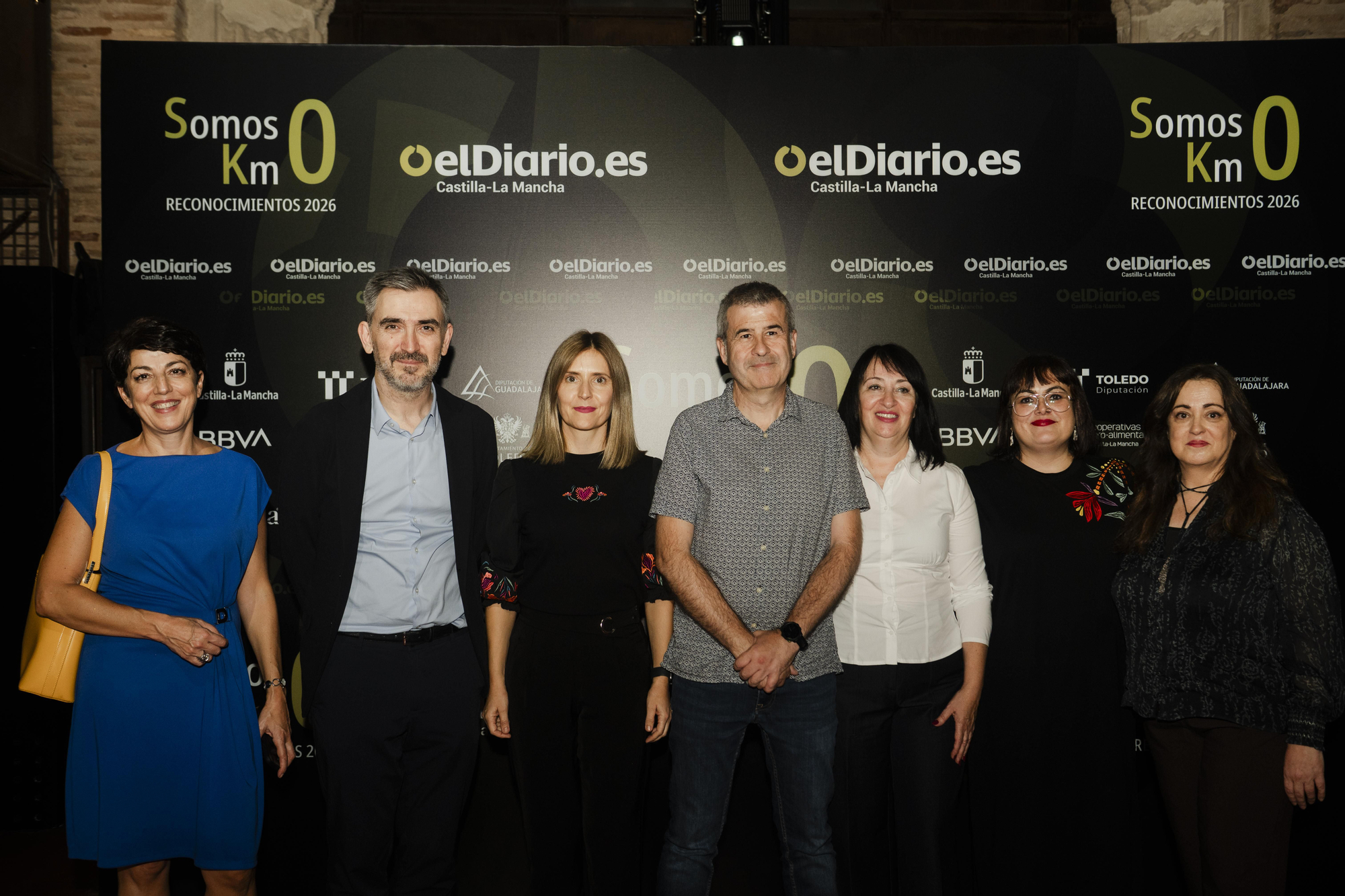 Rosalía Lloret, Ignacio Escolar y Carmen Bachiller y el equipo de los Servicios Sociales de Villamalea, con Floren Alfaro al frente