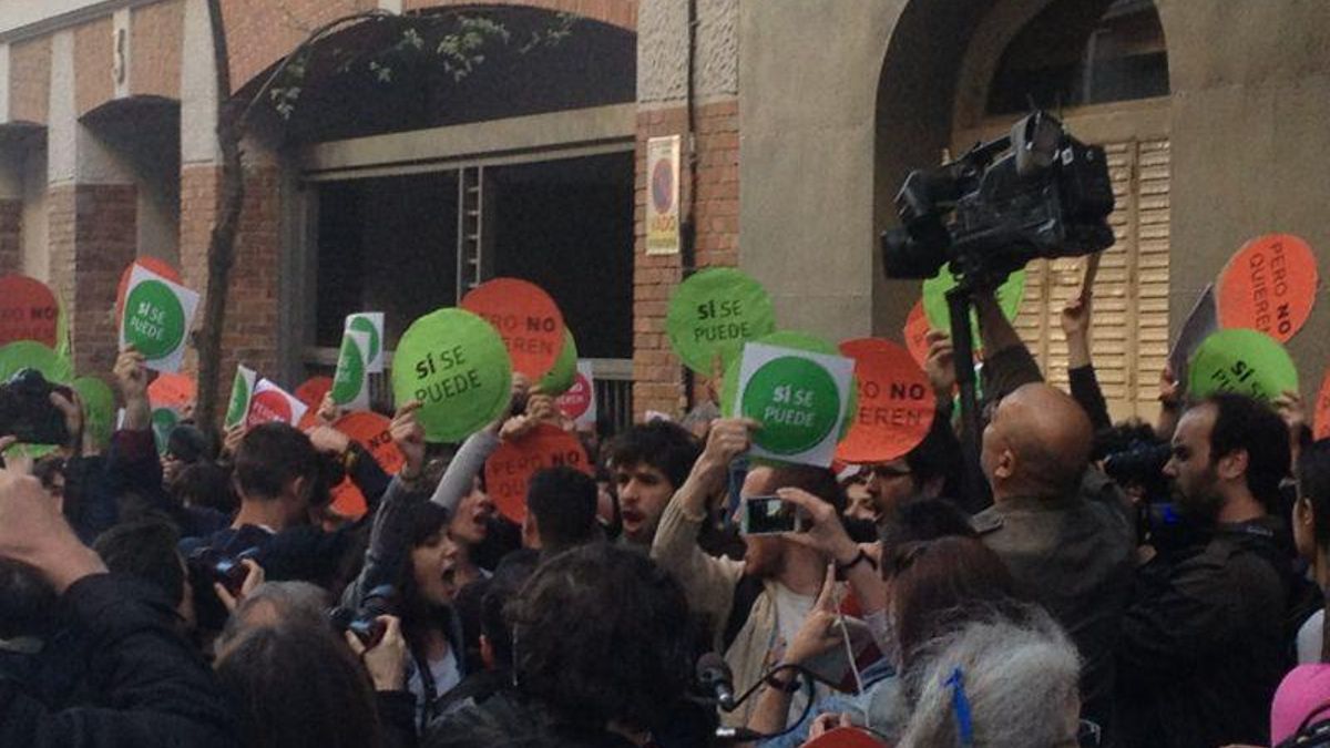 Dos centenares de personas se han sumado a la protesta / Irene Castro