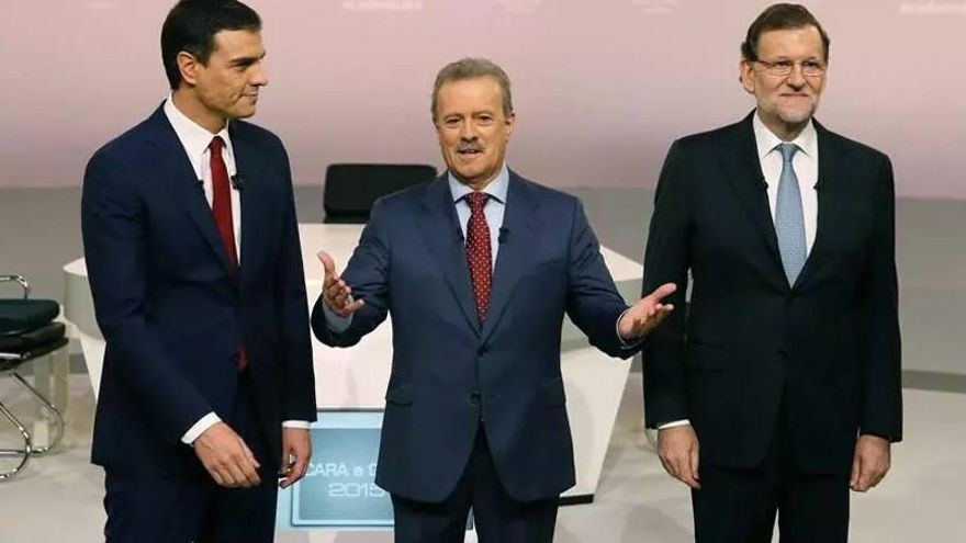Encuentro entre Rajoy y Sánchez en 2015.
