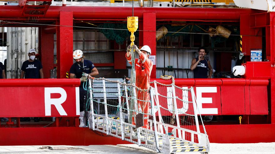 Los 800 migrantes rescatados por Sea Eye podrán desembarcar en Sicilia