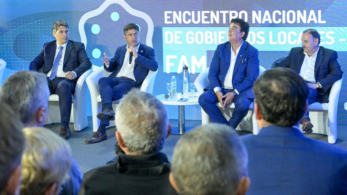 Axel Kicillof junto al intendente Fernando Espinoza y el gobernador de La Rioja, Ricardo Quintela