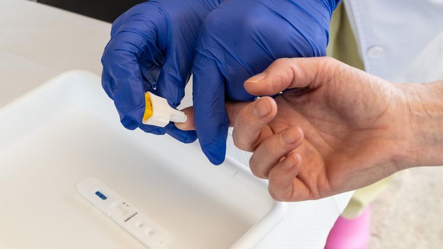 Cantabria suma otro centenar de contagios y continúa creciendo la incidencia COVID