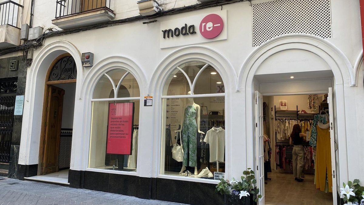 Solemccor y Cáritas impulsan un programa innovador para dignificar el acceso a ropa de personas vulnerables