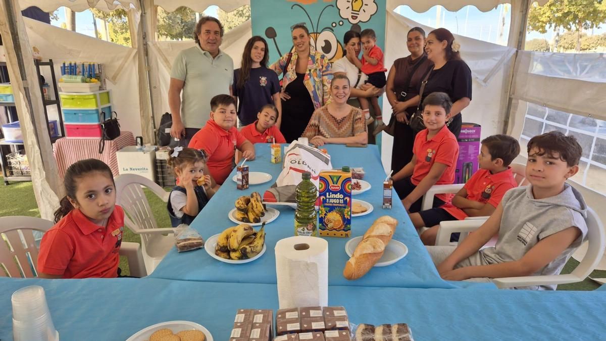 Inauguración del espacio de respiro familiar en el Mercadillo de El Arenal