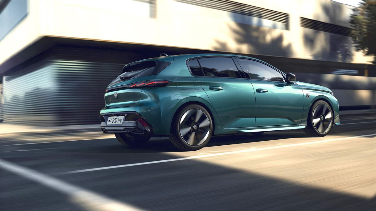 El 308 sigue a la venta en carrocerías berlina (en la imagen) y familiar.