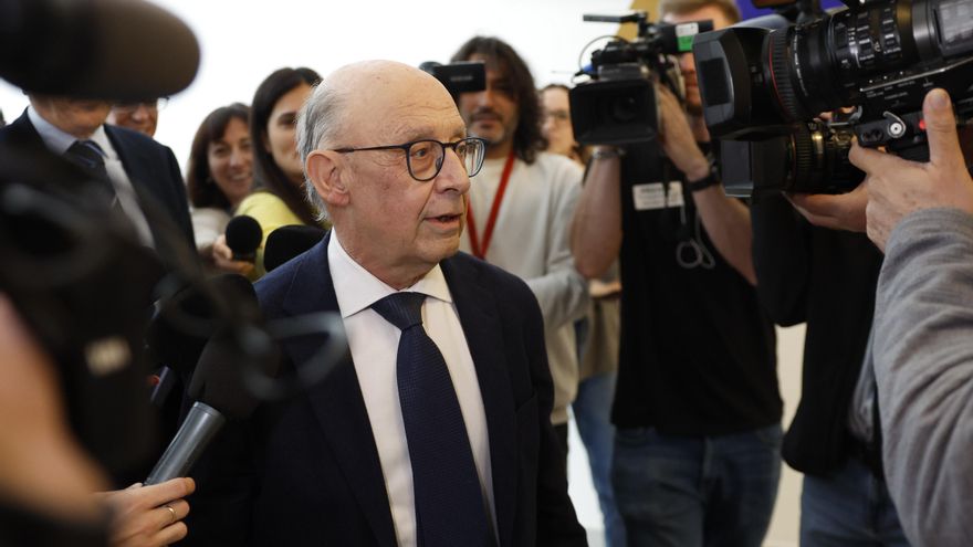 El PSOE eleva el caso Montoro hasta Feijóo mientras el PP desvincula a su líder