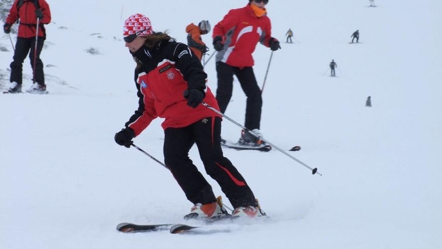 El fuerte viento solo permite abrir dos pistas de esquí en Alto Campoo