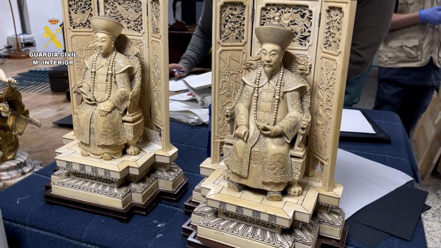 Intervenidas 54 piezas de marfil de elefante que ofertaba en internet un empresario vasco