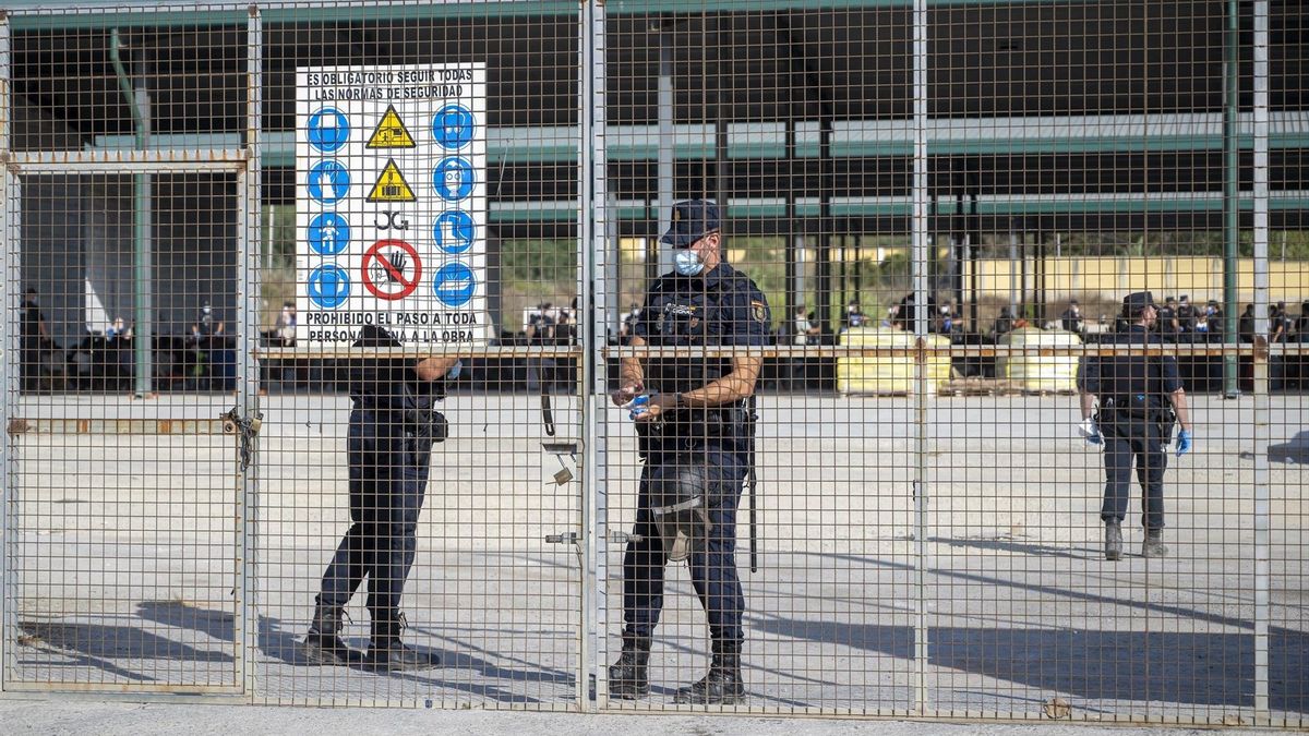 Foto de archivo de un agente de la Policía Nacional en Ceuta.