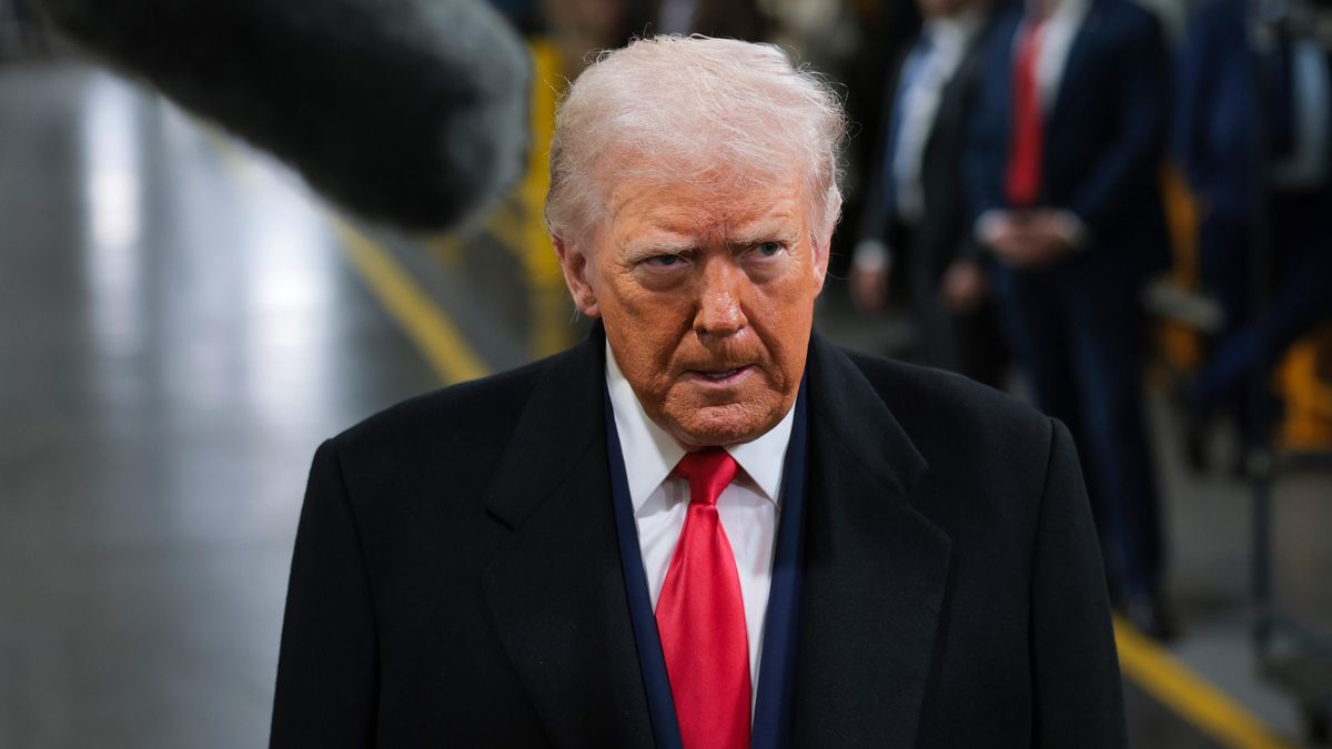 Trump siembra el caos global mientras recrudece la represión interna