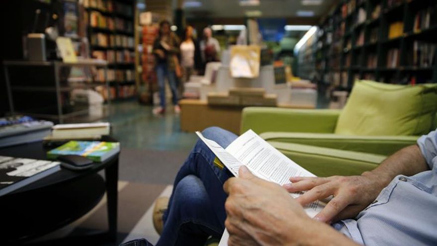 ‘Días de libro’ en Vitoria, de García Sáenz de Urturi a Zaldua hasta el 24 de abril