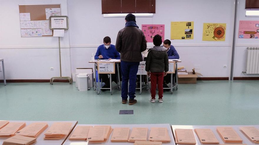 La participación en Castilla y León a las 18.00 horas es del 51,62%, dos puntos menos que en 2019