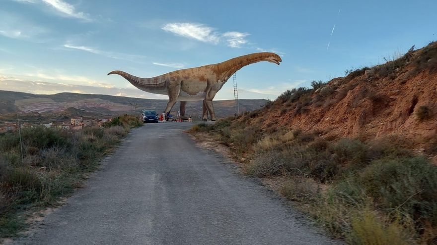 El ‘Turiasaurus riodevensis’, el dinosaurio más grande de Europa, tiene una estatua a tamaño real
