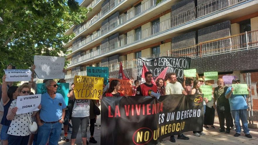 Familias vulnerables y colectivos sociales marchan en Toledo contra los desahucios: “No somos delincuentes”