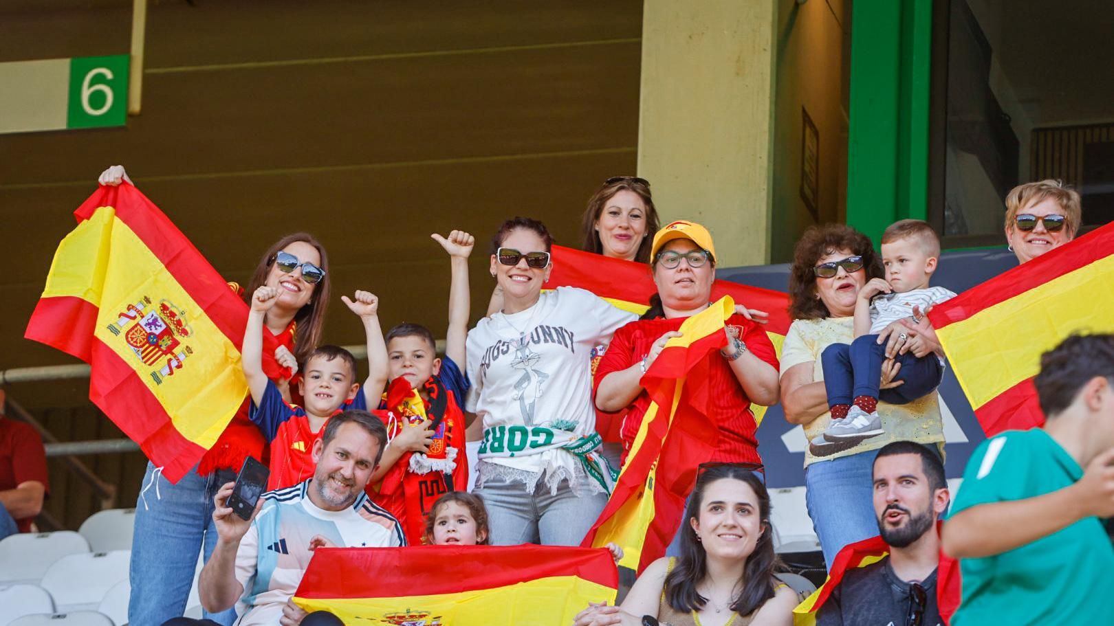 Afición en el partido de la selección femenina  España - Ucrania