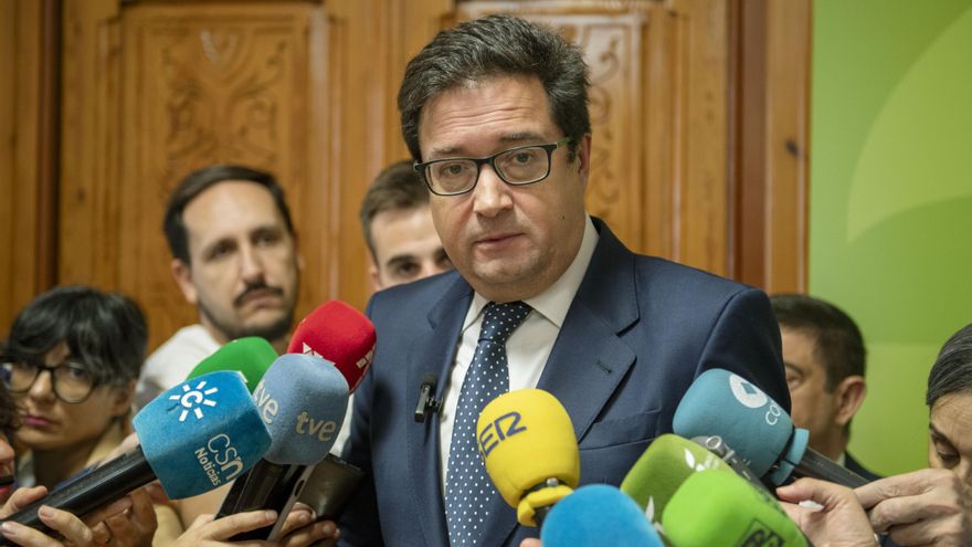 El ministro para la Transformación digital y de la Función Pública, Óscar López. EFE/José Manuel Pedrosa