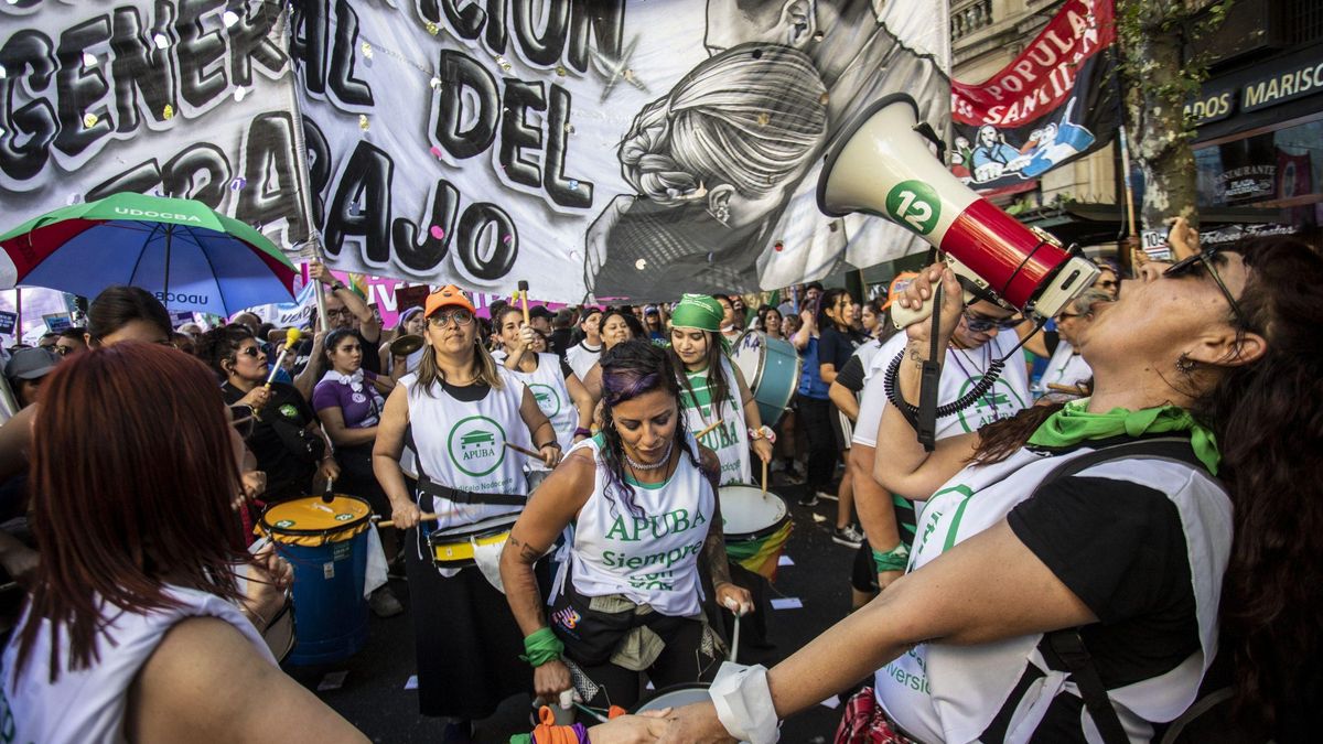 Organizaciones feministas se movilizaron en todo el país con reclamos por violencia de género y desigualdad laboral