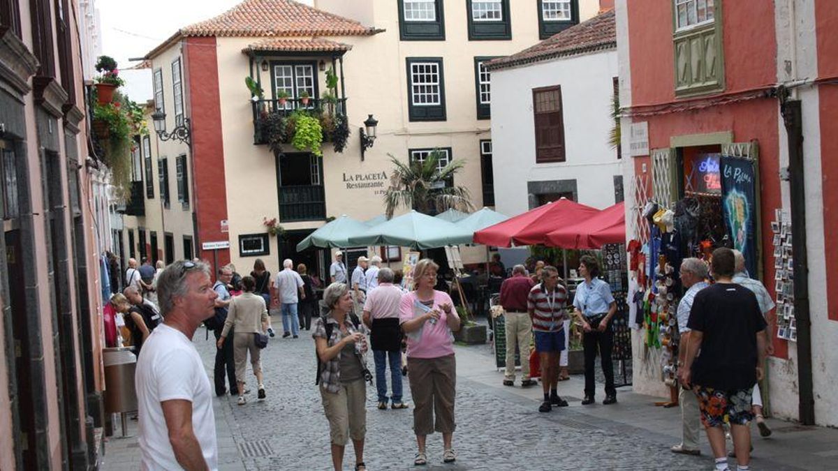 Imagen de archivo turista en la zana de La Paceta, en Santa Cruz de La Palma.