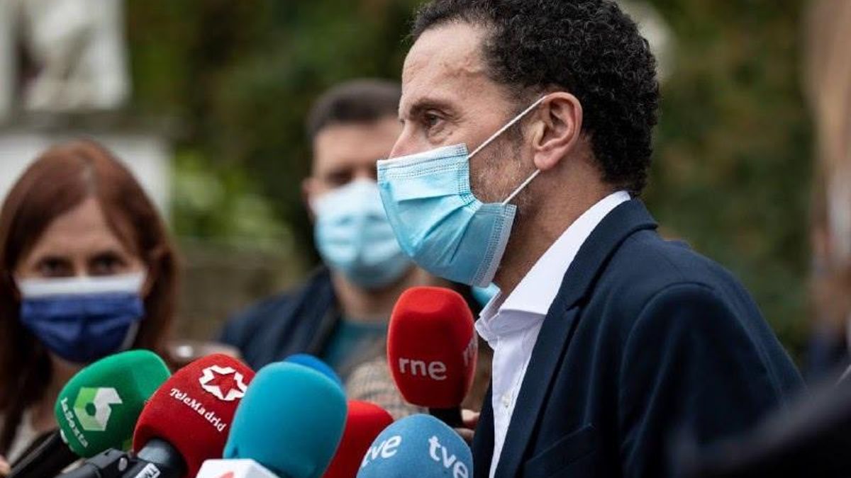 El candidato de Cs a la Presidencia de la Comunidad de Madrid, Edmundo Bal, atiende a lso medios.