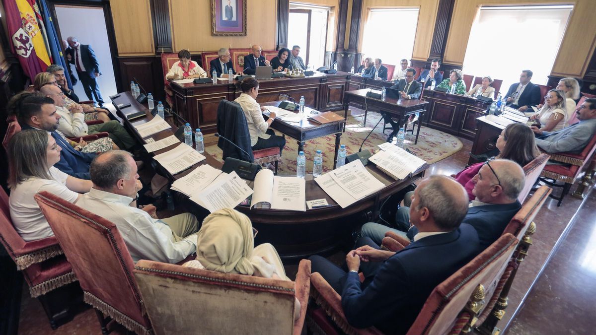 El Ayuntamiento de León celebra el primer pleno de la nueva Corporación Municipal.