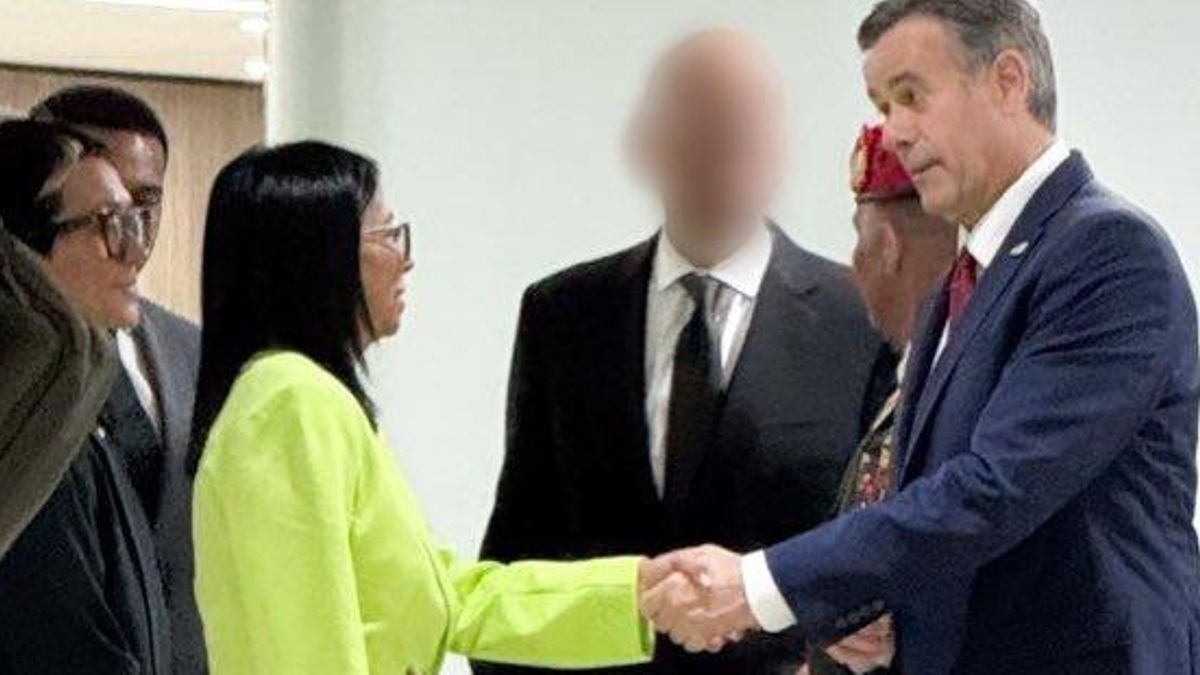 La presidenta de Venezuela, Delcy Rodríguez, y el director de la CIA, John Ratcliffe.