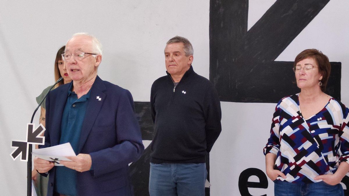 El exconsejero Azkarraga, este domingo en la rueda de prensa