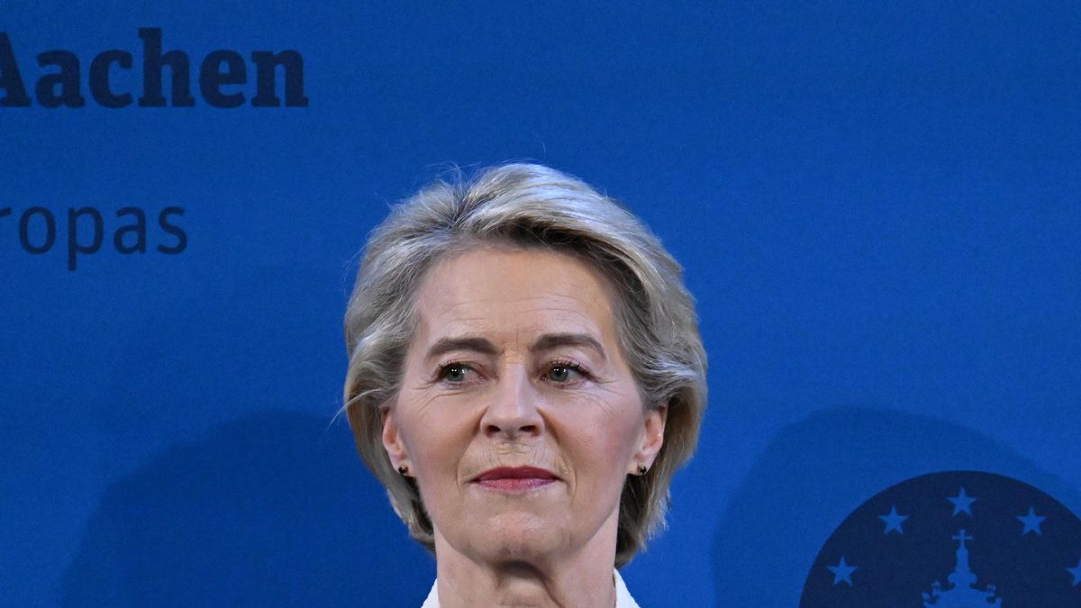 La presidenta de la Comisión Europea, Ursula Von der Leyen, en la ceremonia del Premio Carlomagno. EFE/EPA/FEDERICO GAMBARINI / POOL