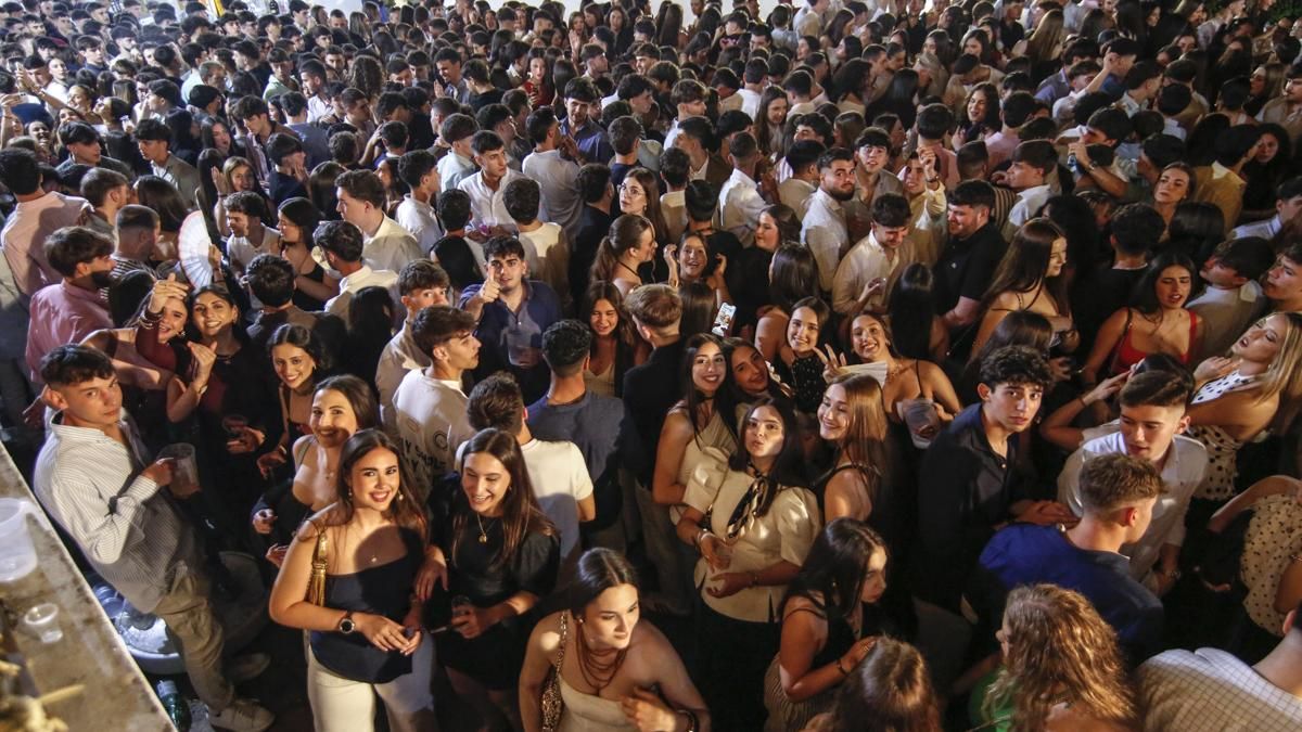 Ambiente nocturno de las Cruces de Mayo del Bailío