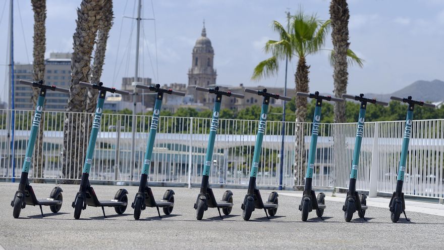 Flota de patinetes de alquiler.