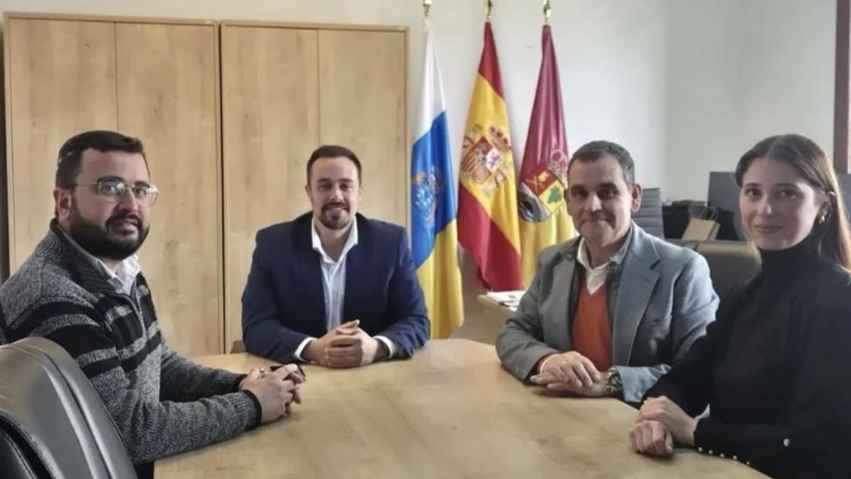 El Ayuntamiento recibe a la Miss Villa de Mazo Nicole Givorra