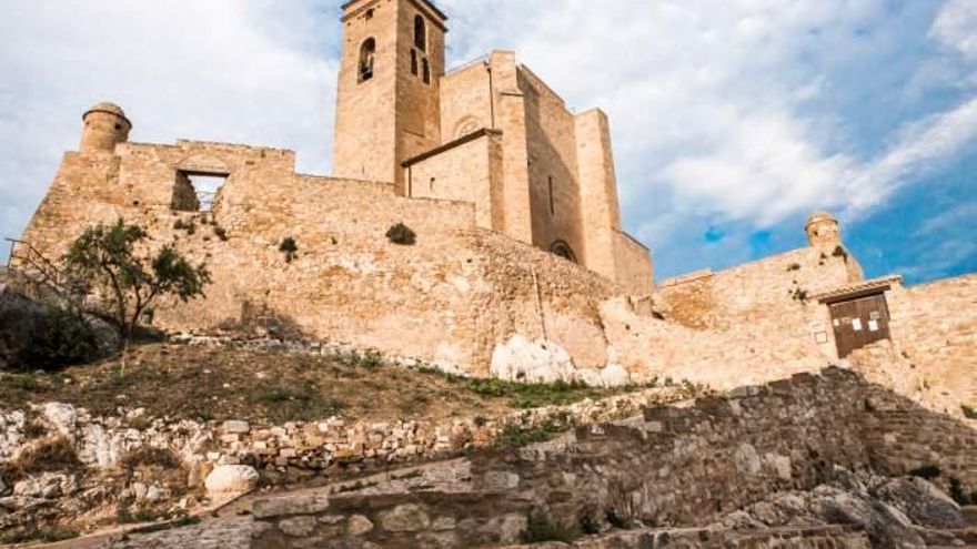 El pequeño pueblo con un castillo medieval en Aragón al que planear una escapada de primavera