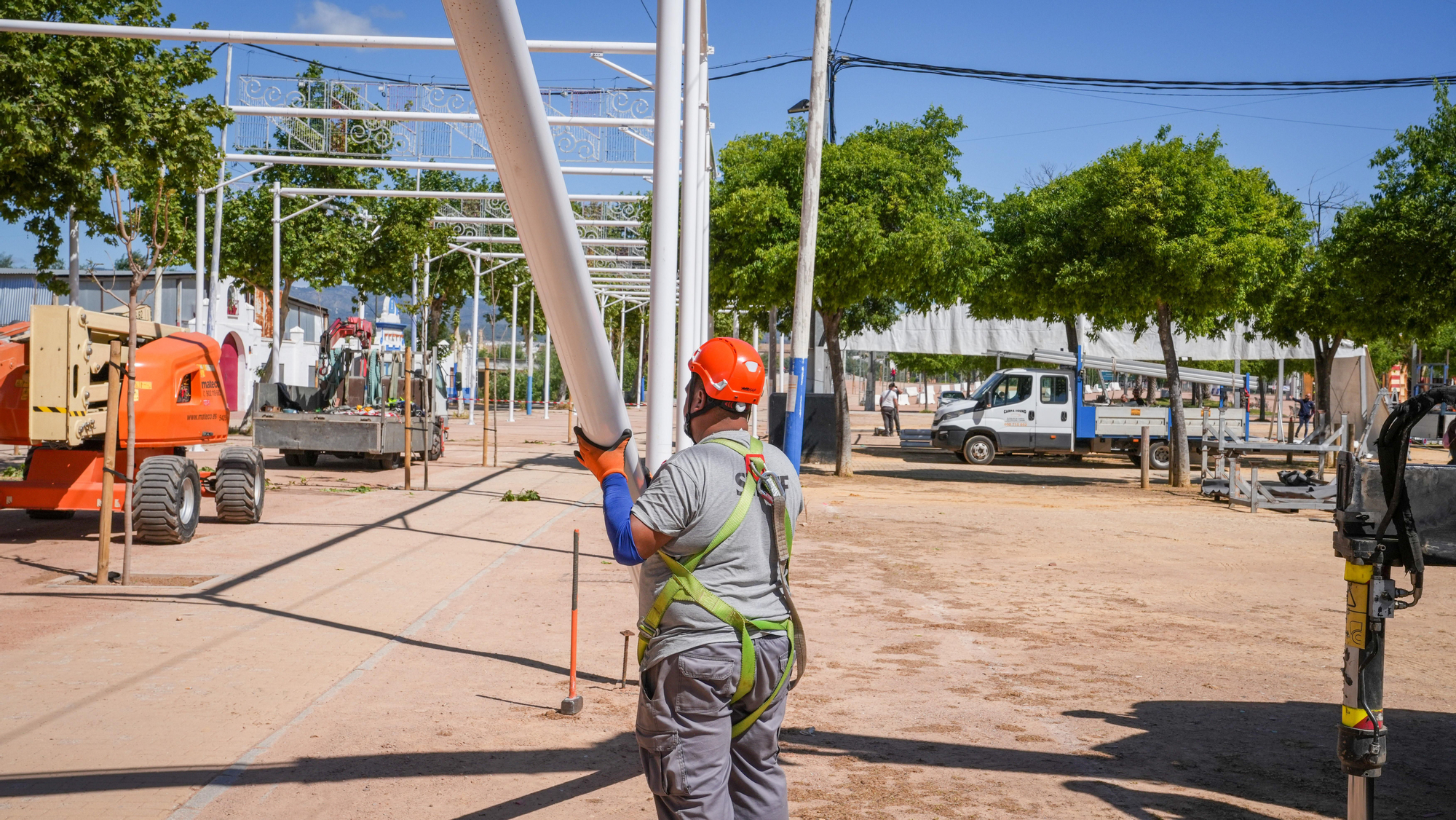 Montaje de toldos de la feria de Córdoba
