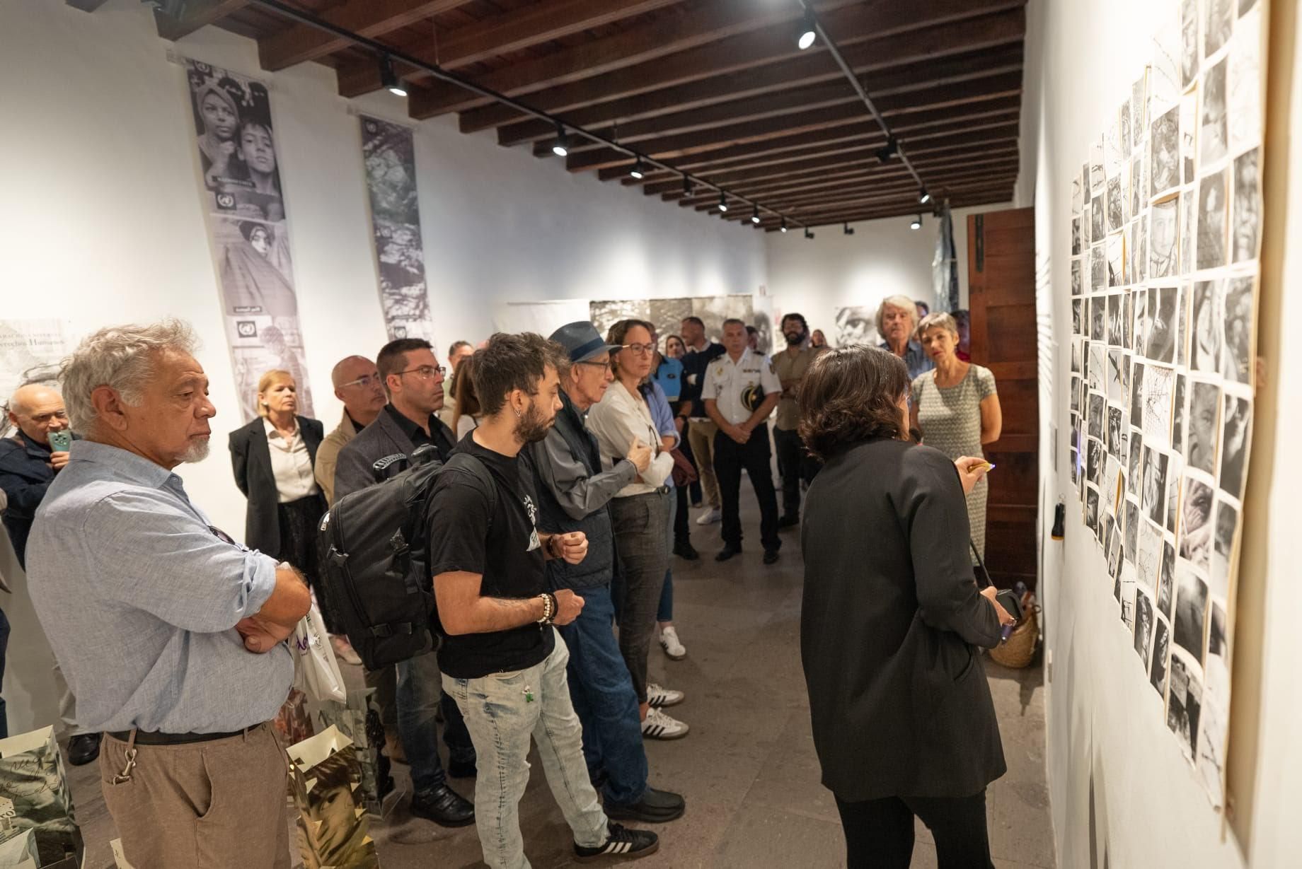 La exposición ‘La Palabra Herida’ utiliza el arte para conectar con la juventud y sensibilizar sobre los Derechos Humanos.