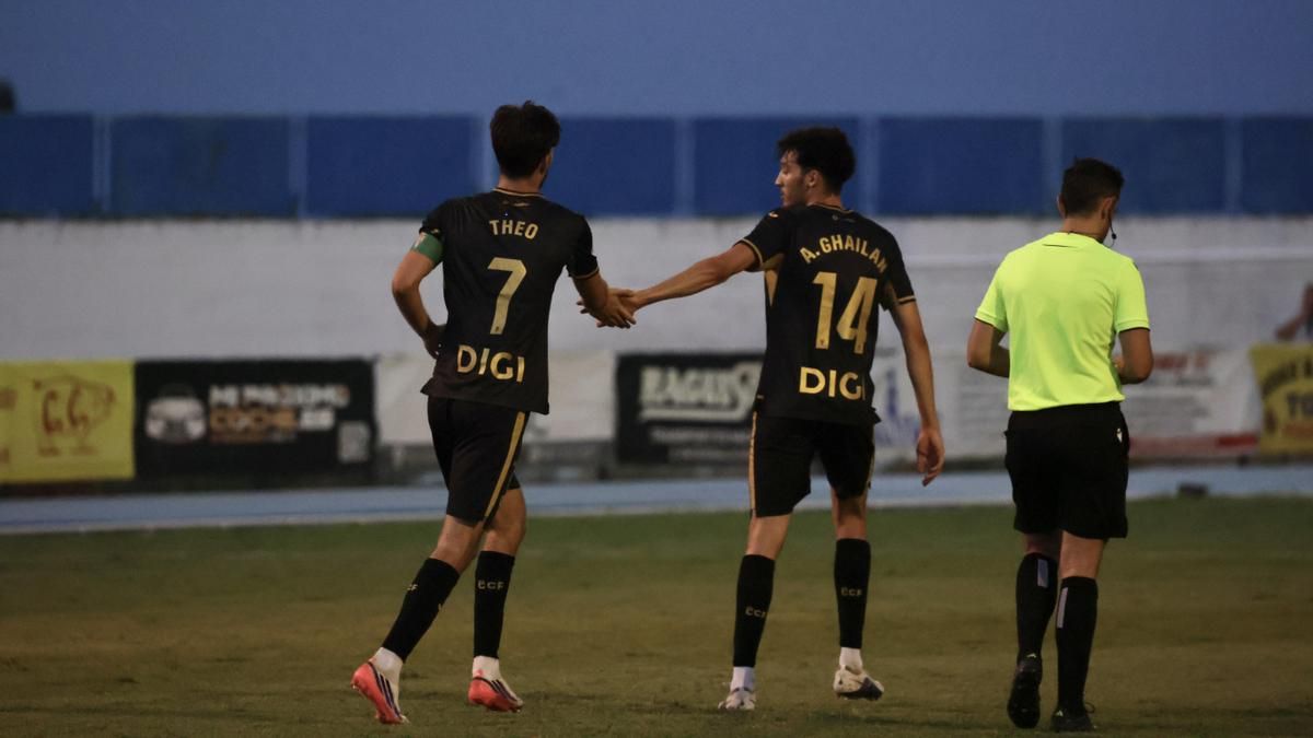 Théo celebra su tanto ante la AD San José