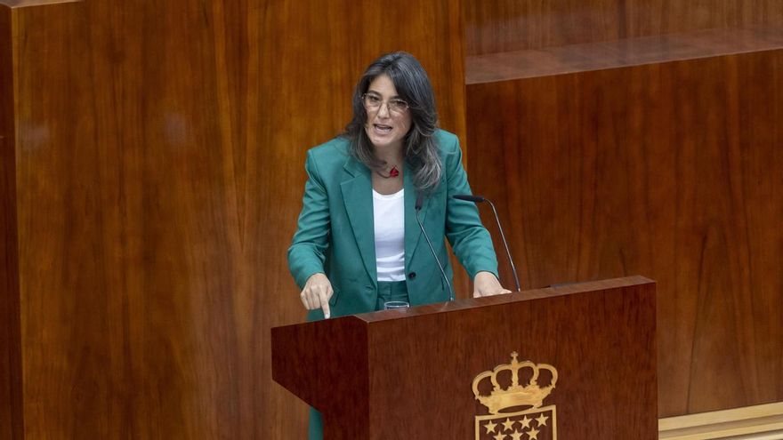 La portavoz de Más Madrid, Manuela Bergerot, en su réplica a la presidenta de la Comunidad, Isabel Díaz Ayuso.