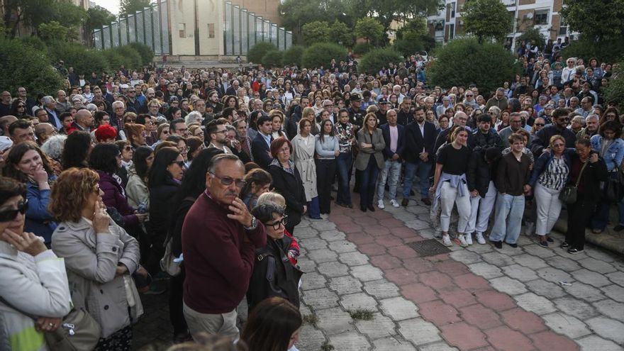 Las imágenes de la concentración por el asesinato machista en la Fuensanta