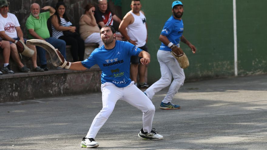 Laxoa, la modalidad ancestral de pelota que sobrevive en el norte de Navarra: "Es un patrimonio que debemos conservar"