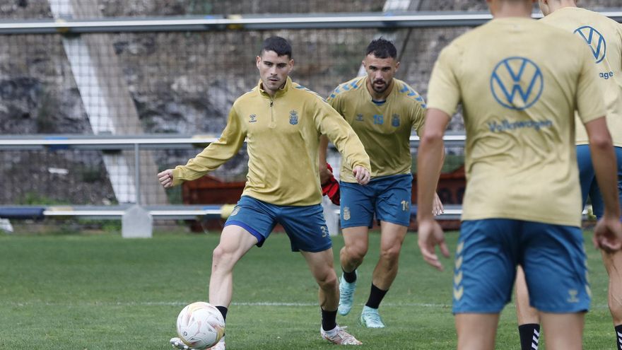 La UD Las Palmas viaja a Oviedo sin Sergio Ruiz, Pejiño y Pinchi