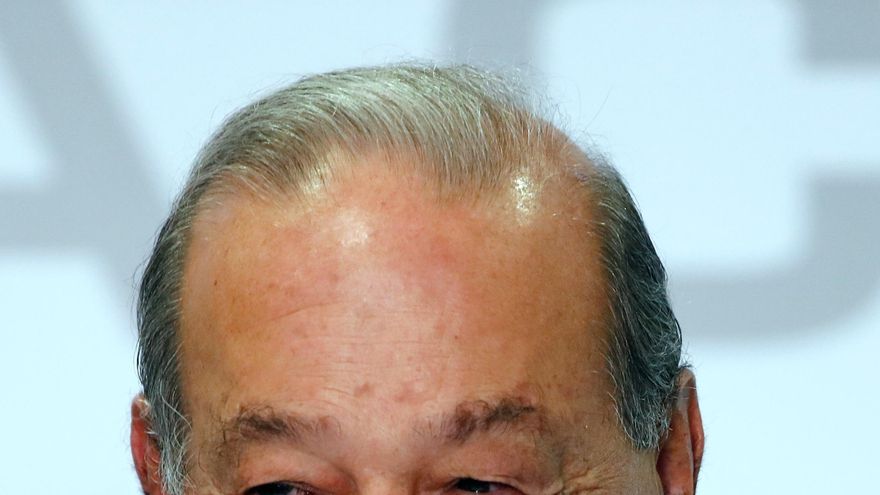 Magnate mexicano Carlos Slim, de 80 años, padece covid con "síntomas menores"