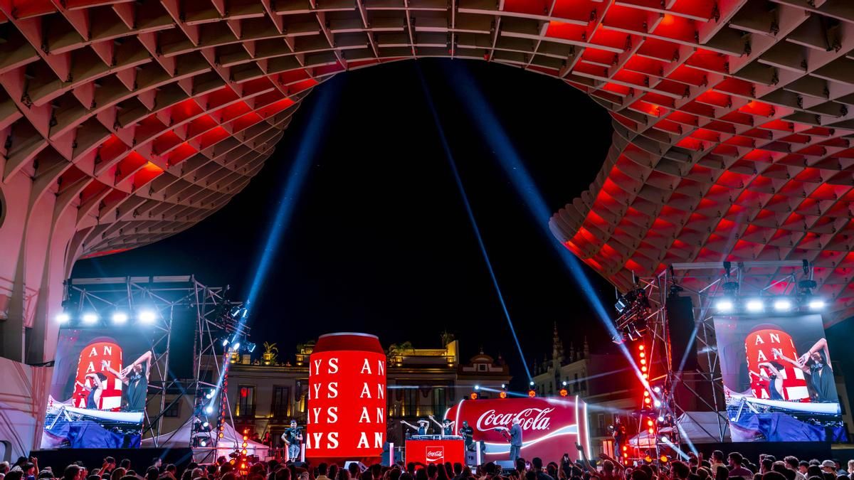 Coca-Cola elige Sevilla para dar la bienvenida a su "nueva era": del icono de Las Setas a iluminar de rojo La Velada del Año VI