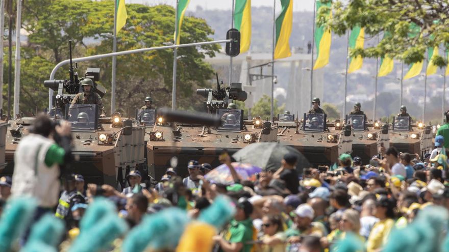 Tanques del Ejército en el desfile militar de este miércoles en Brasilia por la celebración de la independencia del país
