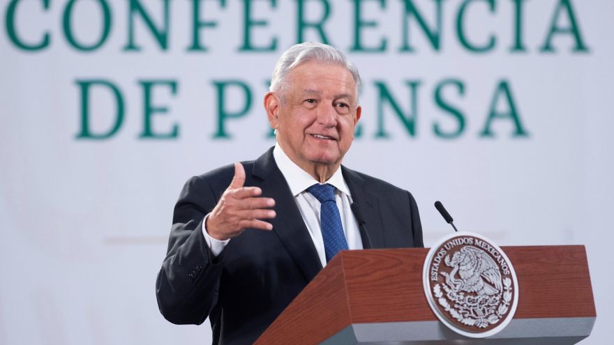 López Obrador asegura que "todos" los migrantes serán vacunados en México