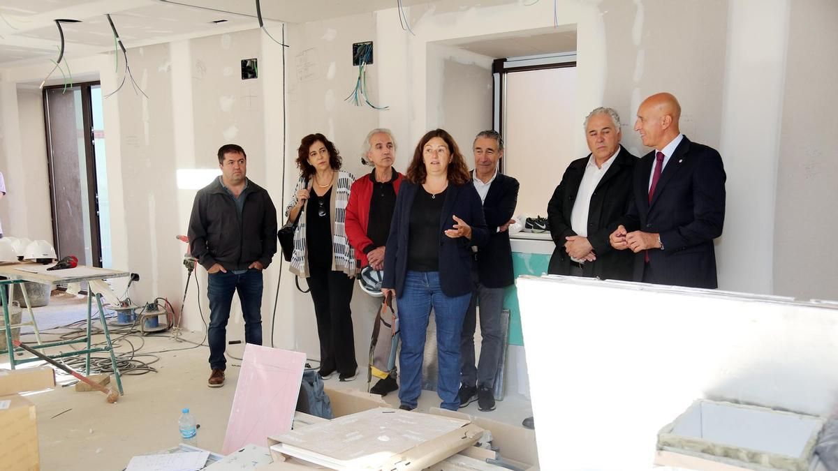 Visita a las obras de transformación del Molino Sidrón en un espacio cultural dedicado a la literatura leonesa.