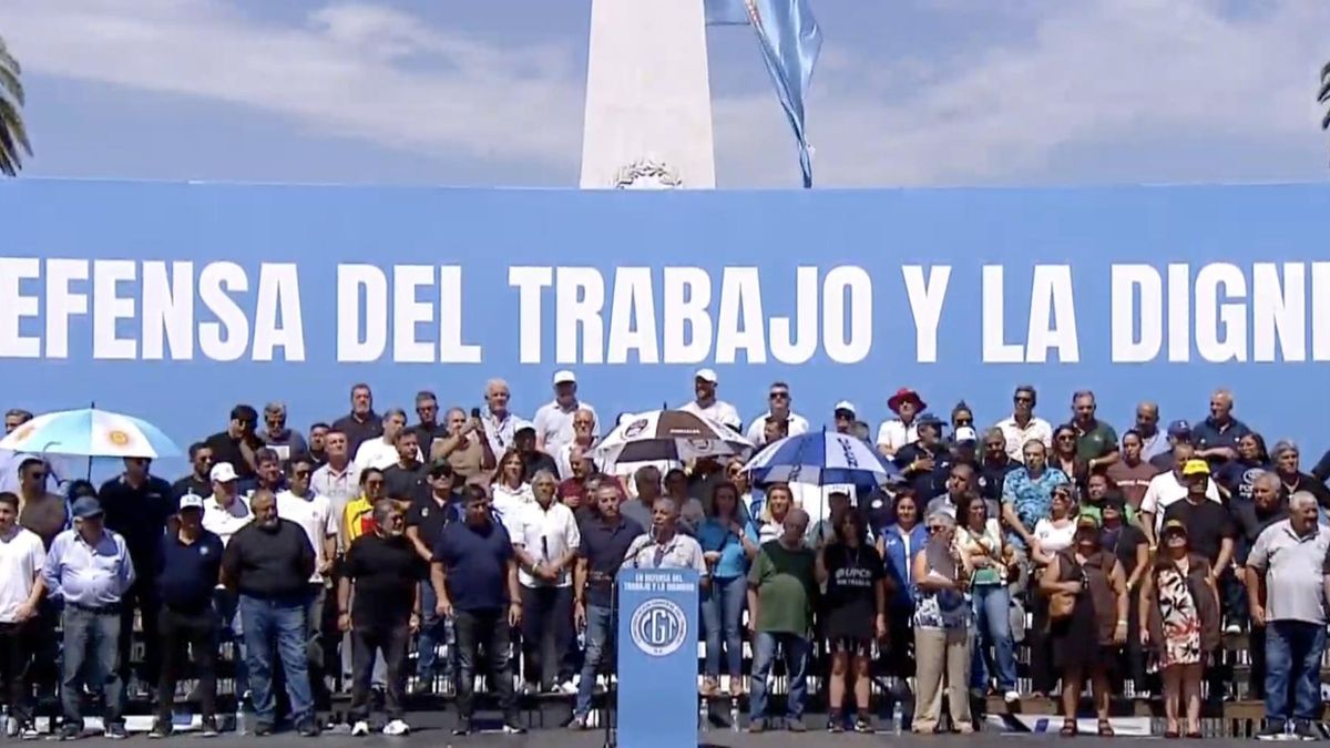 La CGT movilizó a la Plaza de Mayo contra la reforma laboral: "Vamos a terminar en un paro nacional"